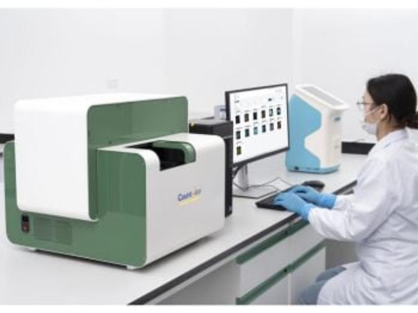 The Countstar Castor S2 system by ALIT LifeTech is used by Dr. He to monitor organoid culture condition.