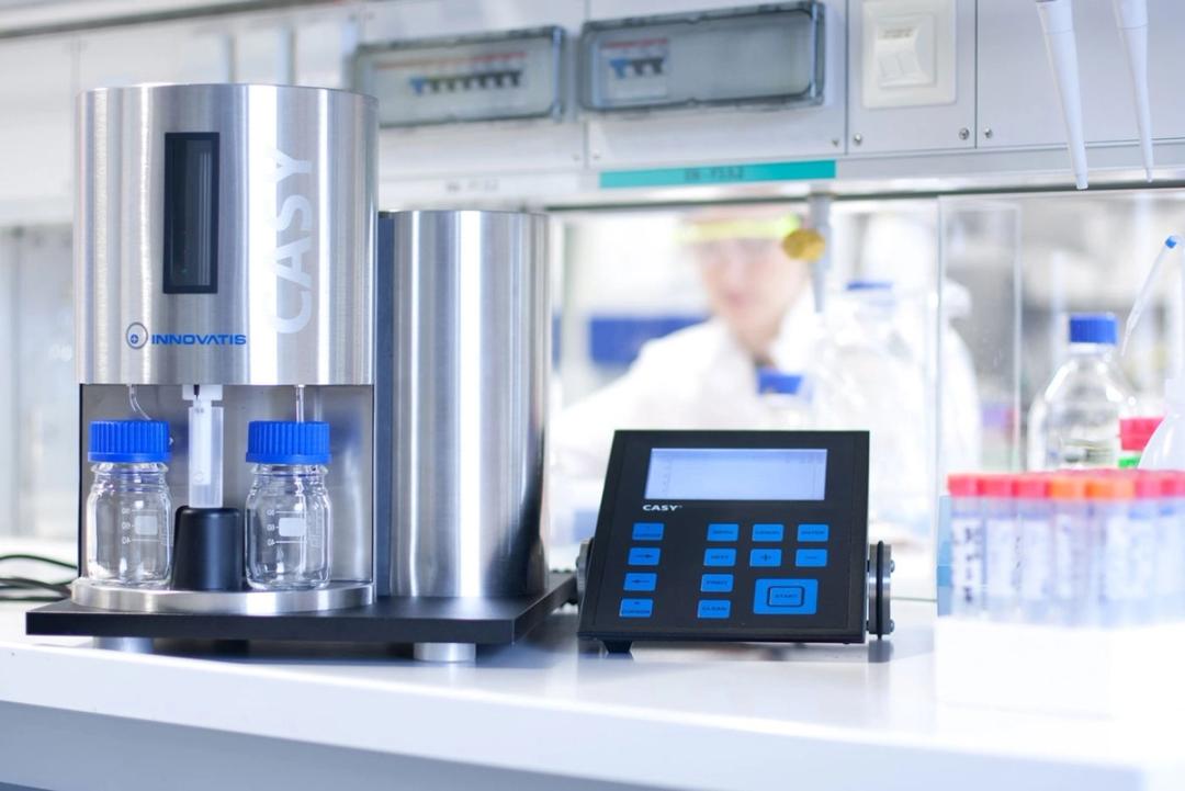 Measures particles and cells in a size range from 0.7 - 120