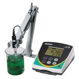 Oakton pH 700 Benchtop Meter with All-in-One pH Electrode