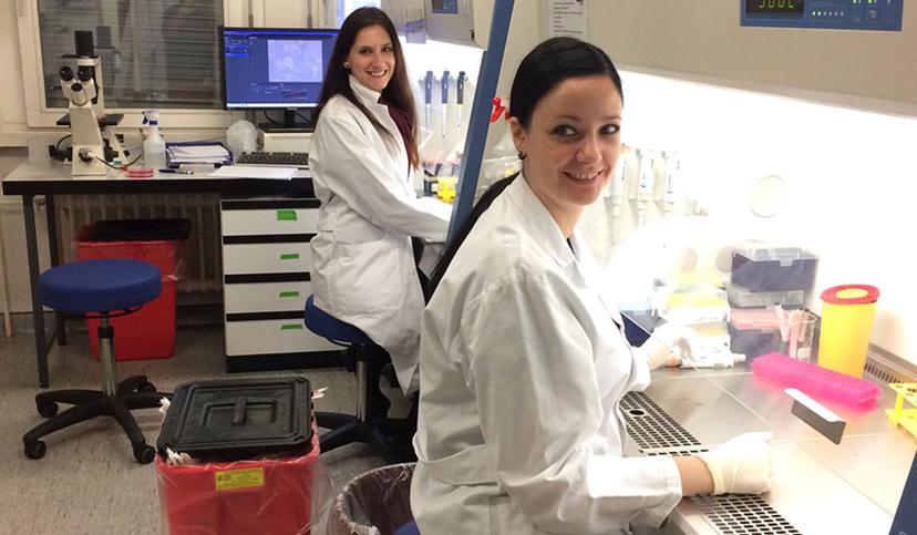 Katharina Mühlbauer and Elisabeth Göbel at the living cell biobank