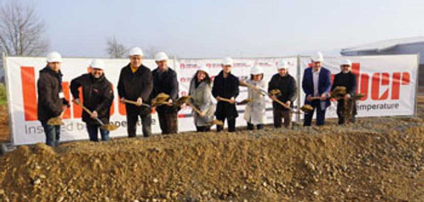 Persons from left to right: Markus Neubert (Construction Manager FREYLER), Daniel Vrabl (Project Manager FREYLER), Clemens Huber (Sales Engineer FREYLER), Kurt Augustin (Local Manager OG-Elgersweier), Bärbel Huber, Sammy Geiler, Beatrice Geiler and Joe Huber (all Executive Board HUBER), Tobias Oberle (Business Unit Manager FREYLER Industriebau), Daniel Huber (Chairman HUBER).