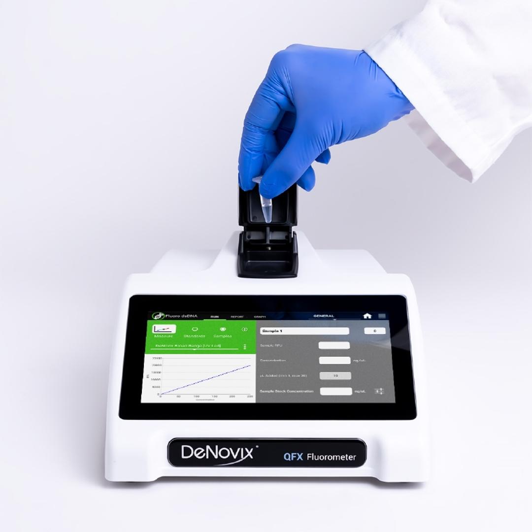 Inserting a tube into a QFX Fluorometer