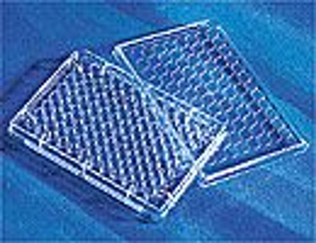 Corning® 96-well Clear Flat Bottom TC-treated Microplate, 5 per Bag, with Lid, Sterile - Corning Life Sciences - Life Sciences