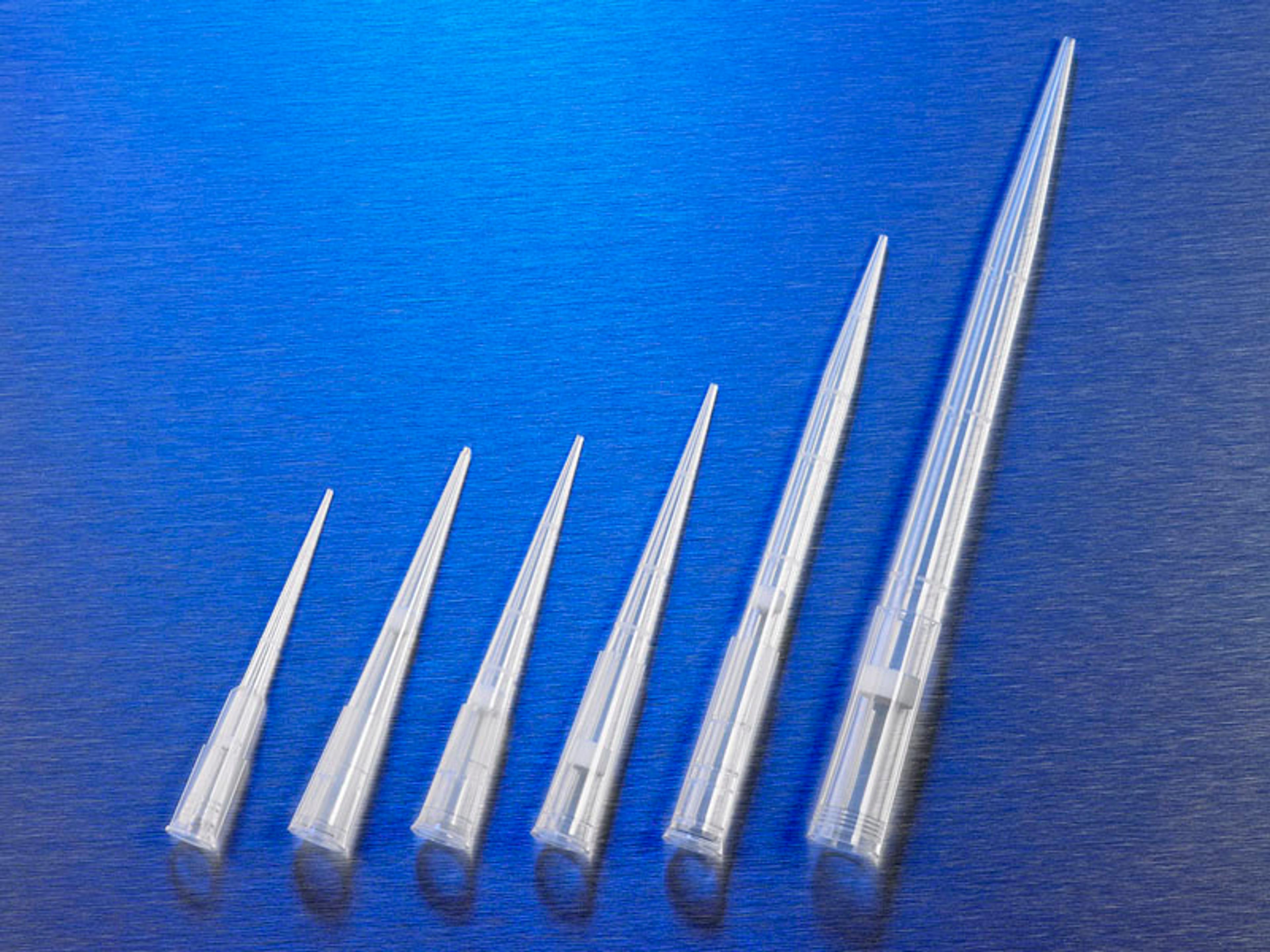 Corning® DeckWorks 0.1 - 10 µL Low Binding Pipet Tips, Graduated, Hinged Racks, Natural, Sterile, Polypropylene, 96 Tips/Rack, 10 Racks/Pack, 4 Packs/Case - Corning Life Sciences