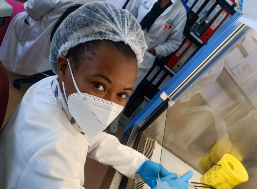 Vilma da Costa Manuel, laboratory technician at the Mário Pinto de Andrade General Hospital in Cuanza Norte