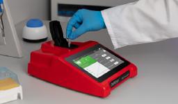 QFX Fluorometer DeNovix