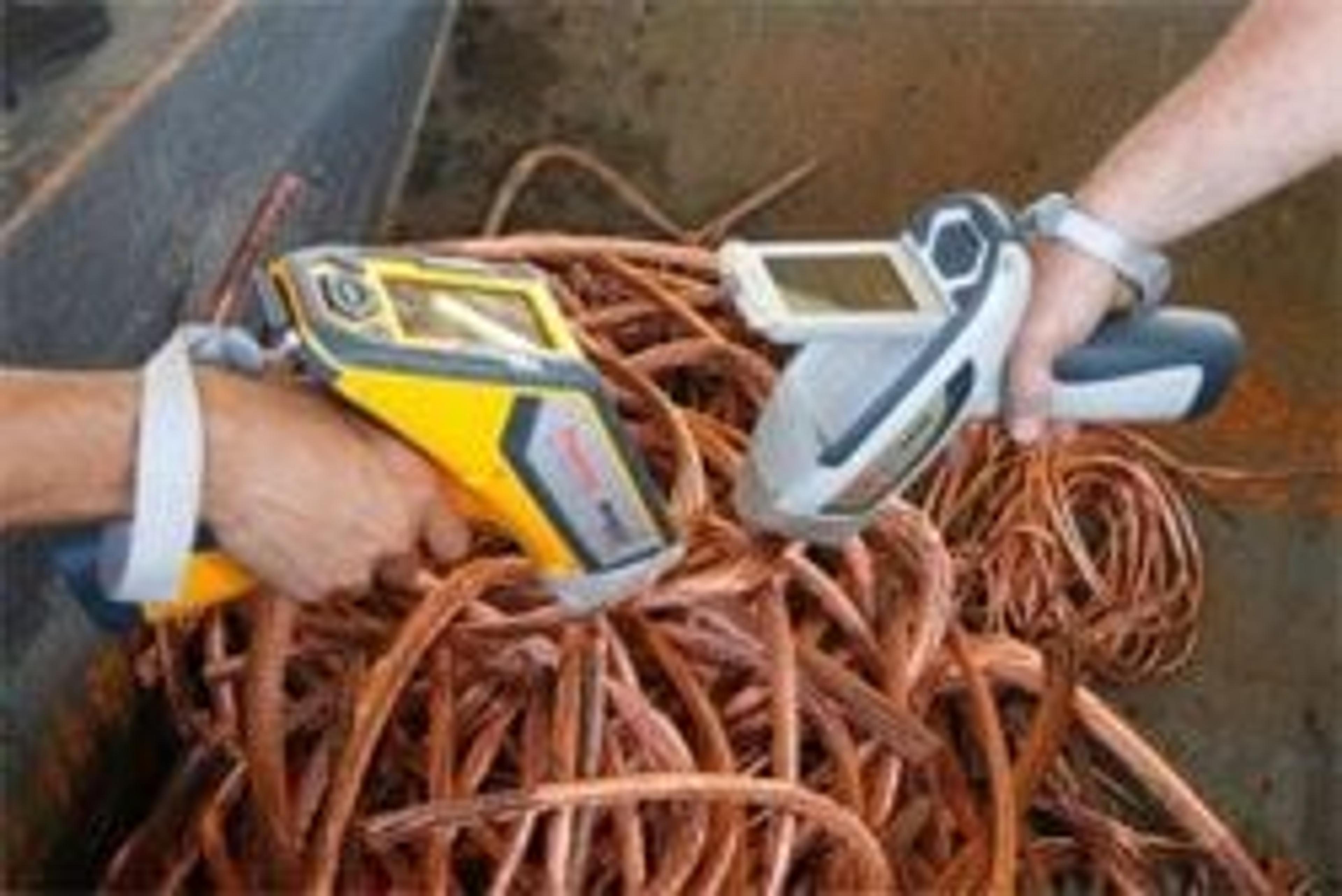 Thermo Scientific Niton x-ray fluorescence (XRF) analyzers - Thermo Fisher Scientific - Spectroscopy