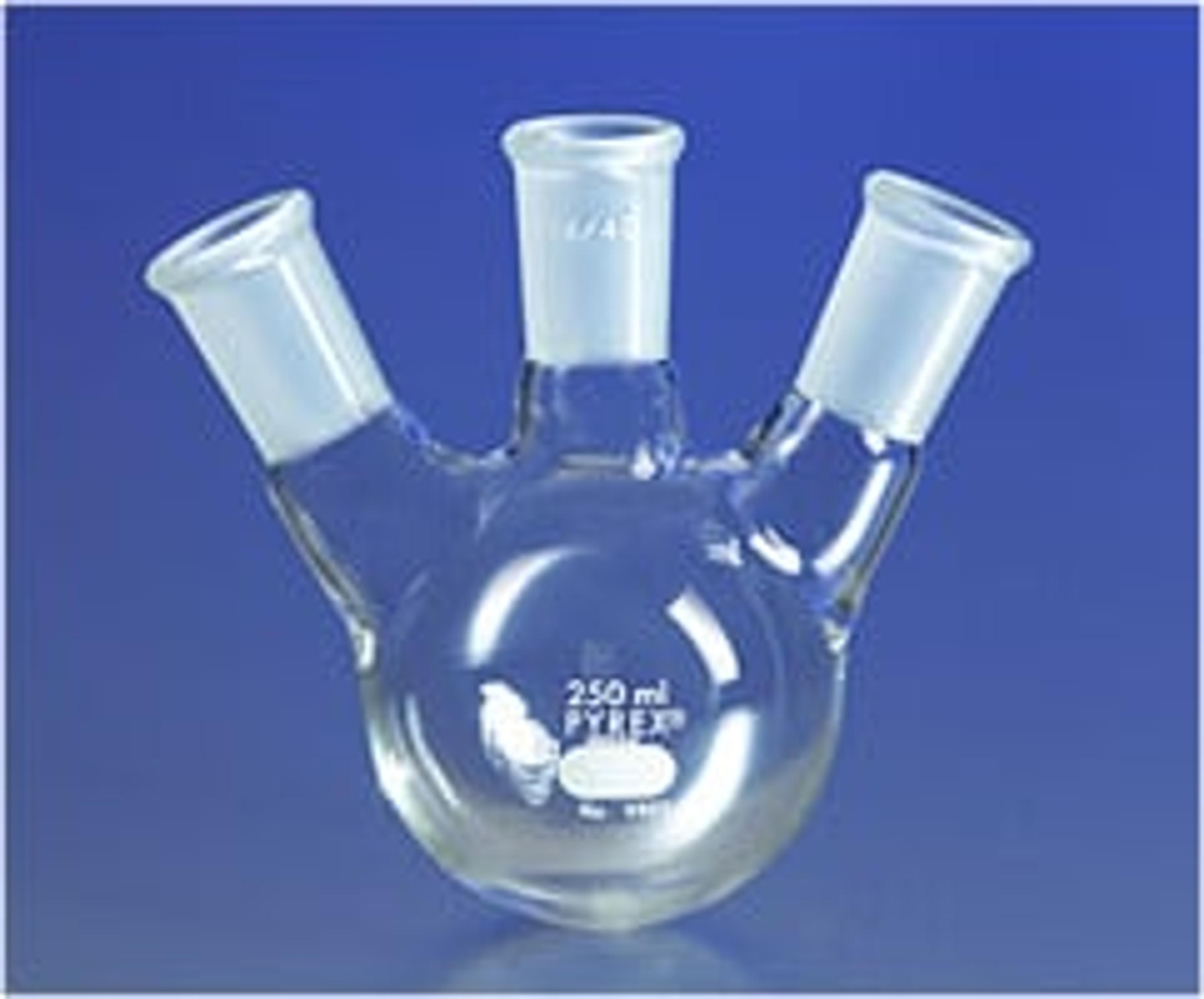 PYREX® 100 mL Three Neck Distilling Flask with 24/40 Center Vertical and 19/38 Side Angled Neck Standard Taper Joints - Corning Life Sciences - General Lab