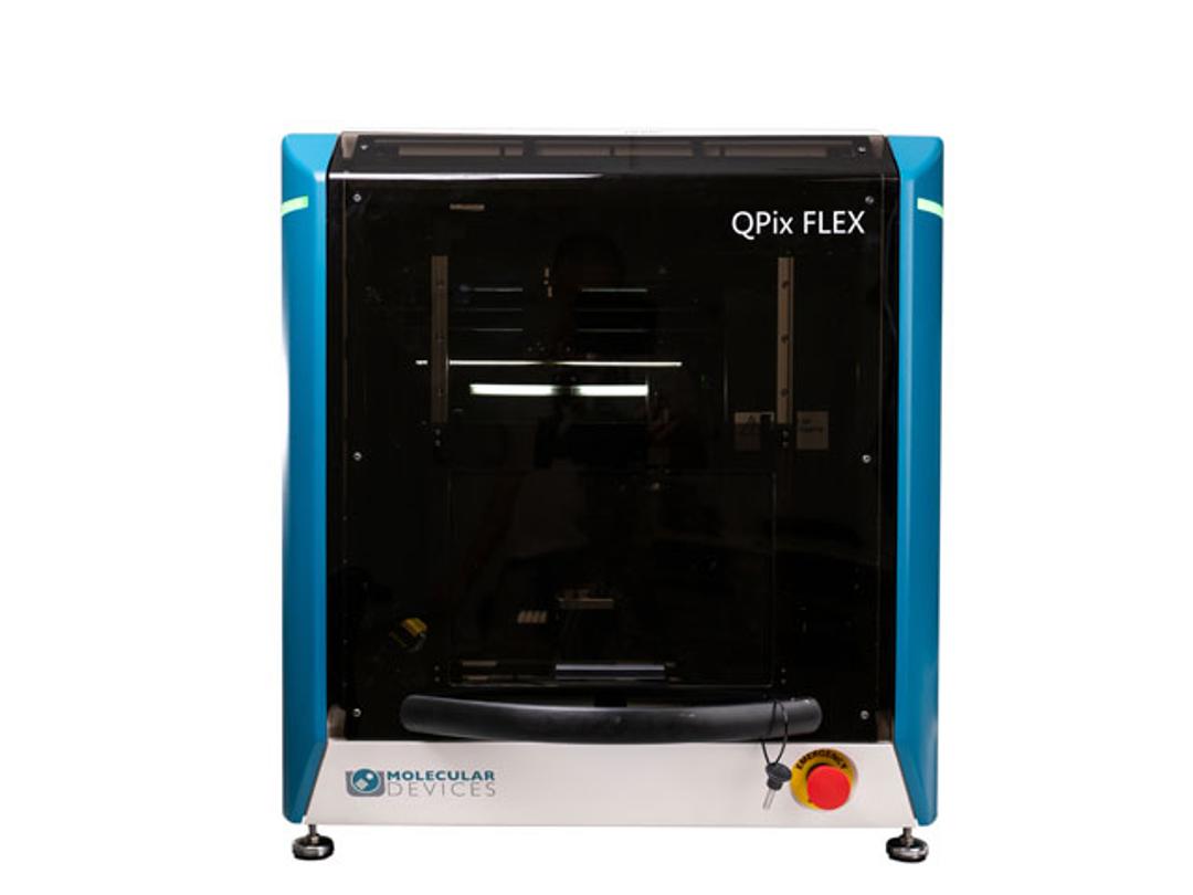 QPix FLEX Microbial Colony Picker front view