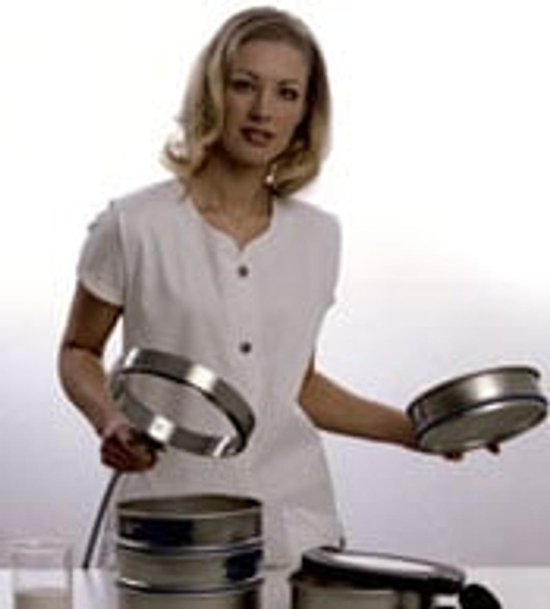 UIS250L - Ultrasonic Sieving In The Laboratory - Hielscher USA, Inc.