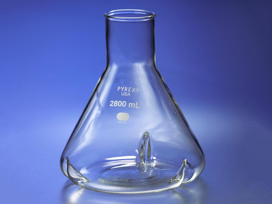 PYREX® 2800 mL Fernbach-Style Culture Flask with Baffles - Corning Life Sciences - Life Sciences