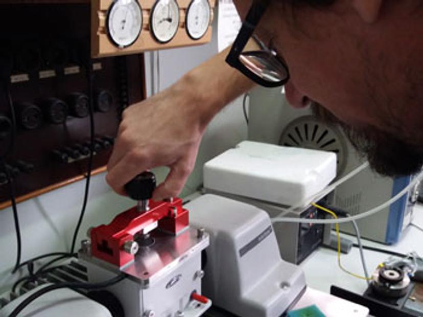 Dr. Nikola Biliškov performing hydrogen storage research on the Golden Gate ATR accessory