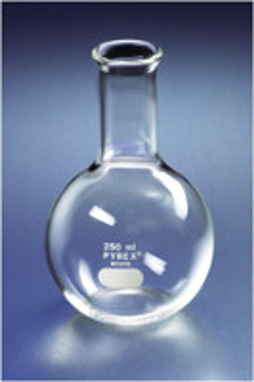 PYREX® 1L Three Neck Distilling Flask with Vertical Neck Standard Taper Joints - Corning Life Sciences - General Lab