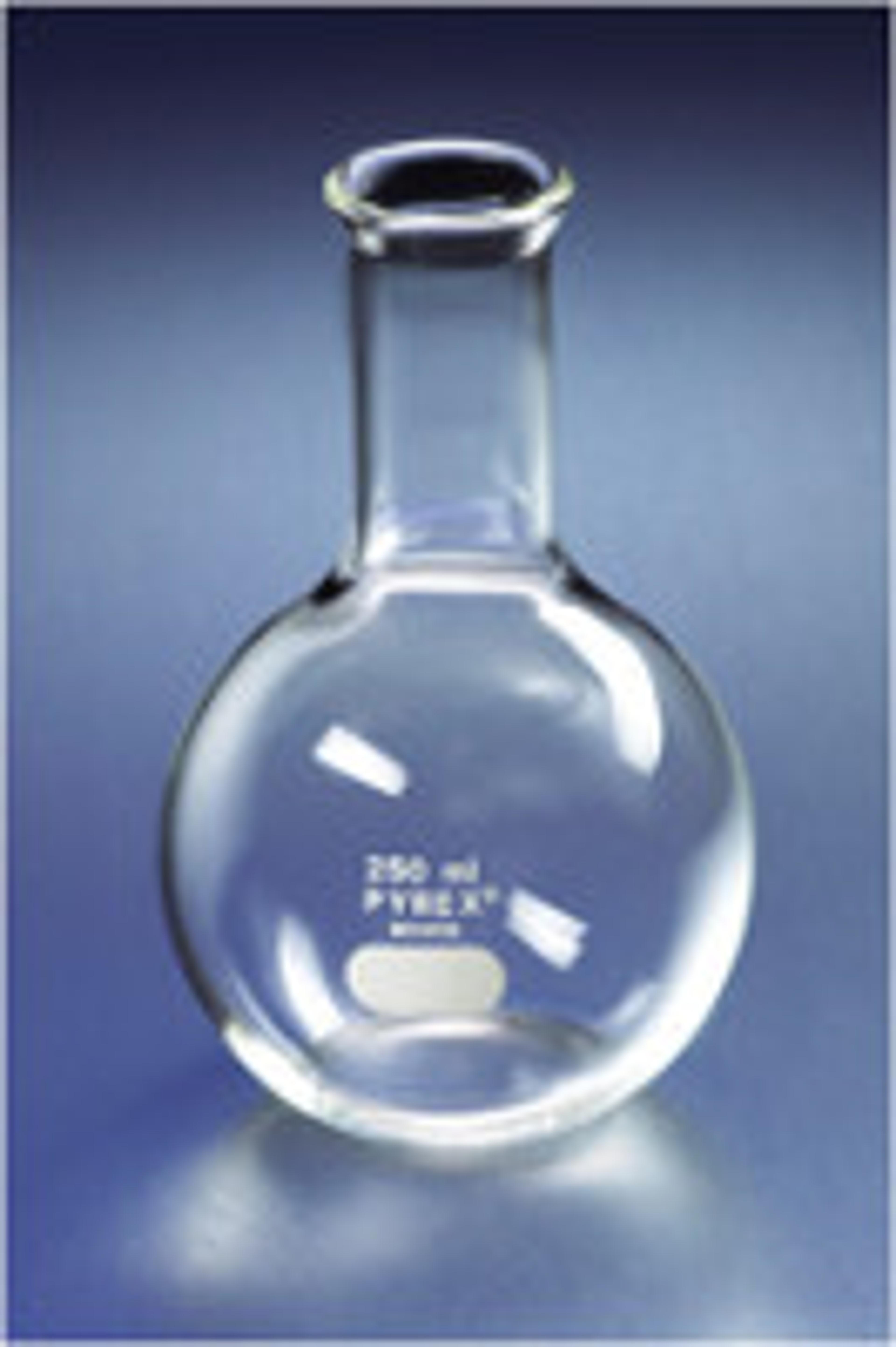 PYREX® 1L Three Neck Distilling Flask with Vertical Neck Standard Taper Joints - Corning Life Sciences - General Lab