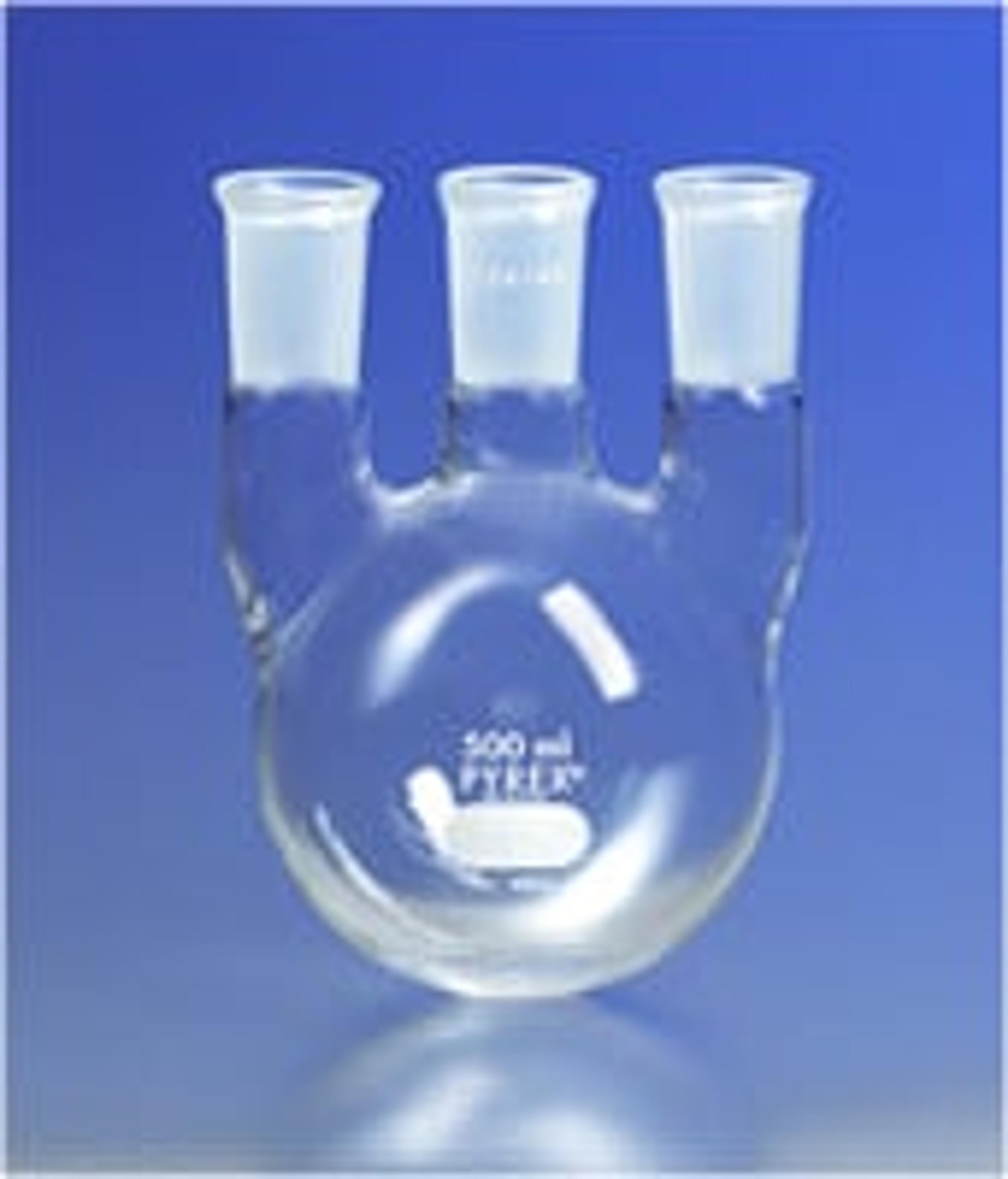 PYREX® 1L Three Neck Distilling Flask with Vertical Neck 24/40 Standard Taper Joints - Corning Life Sciences - General Lab