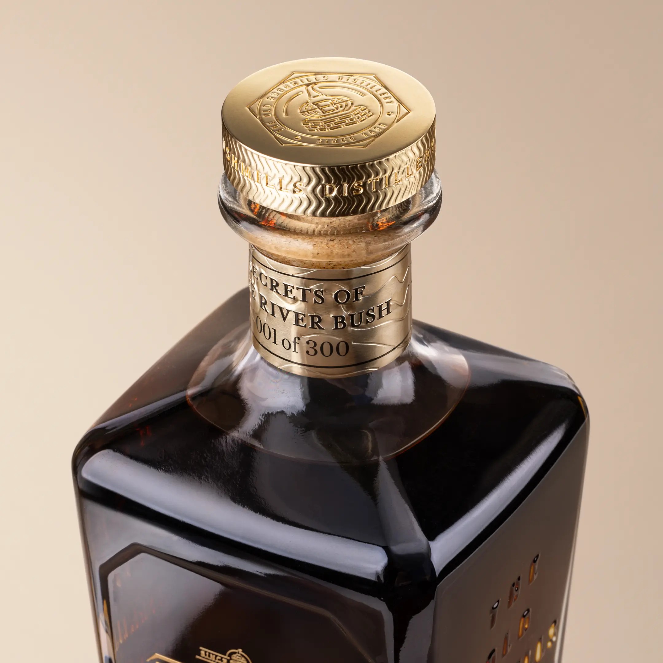 Bushmills 46 YO Detail cap whisky bottle design