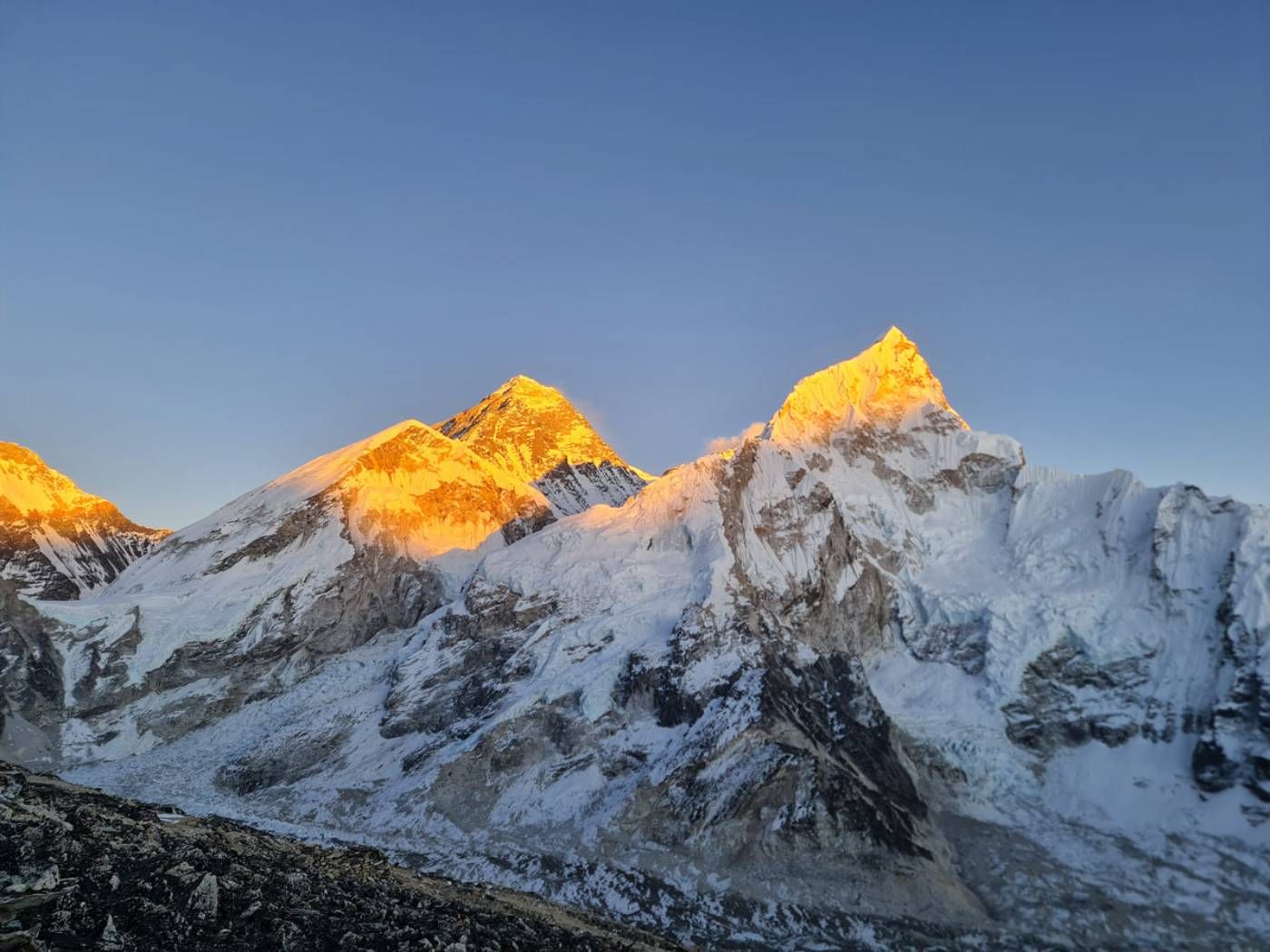 View of Kala Patthar tops