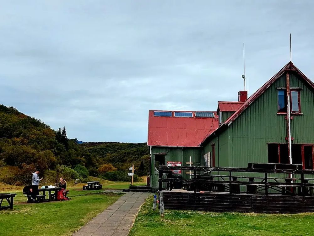 Glacier valley base – one hut, many trails