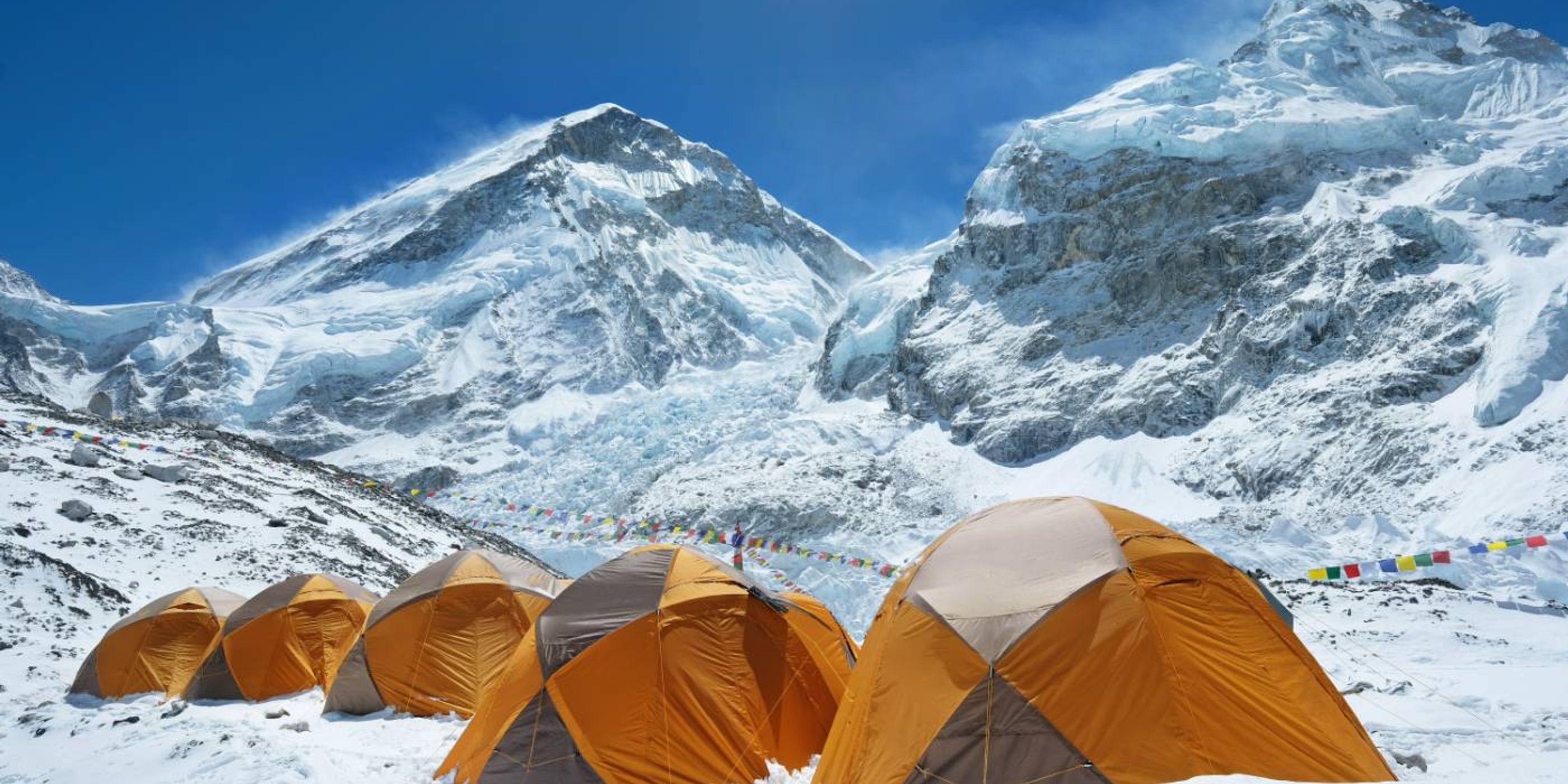 tents on the trek to everest base camp