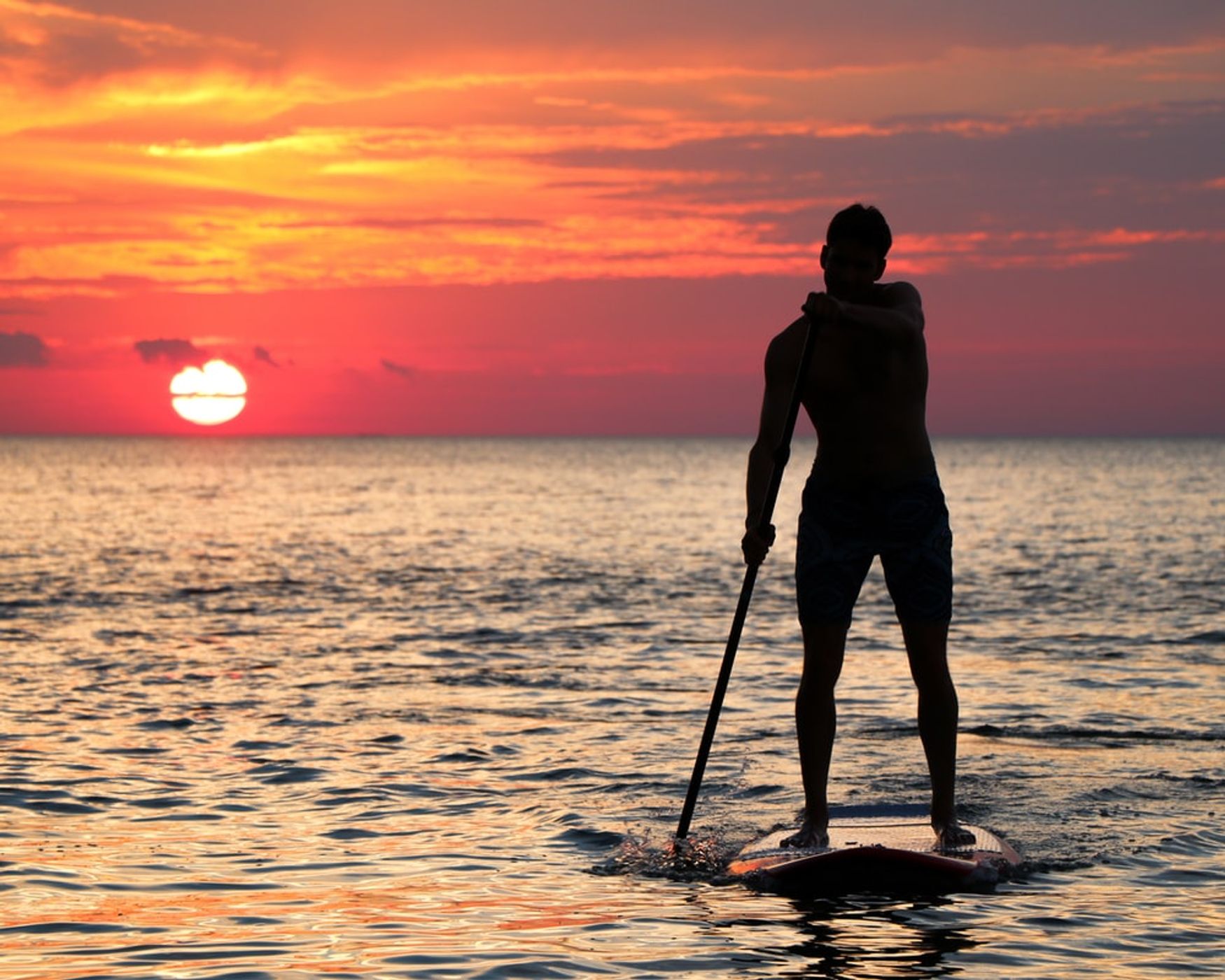 The Ultimate Beginners Guide to Stand Up Paddleboarding - with tips from Lizzie Carr
