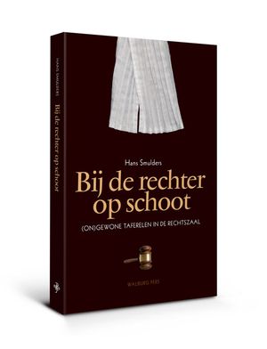 Bij de rechter op schoot