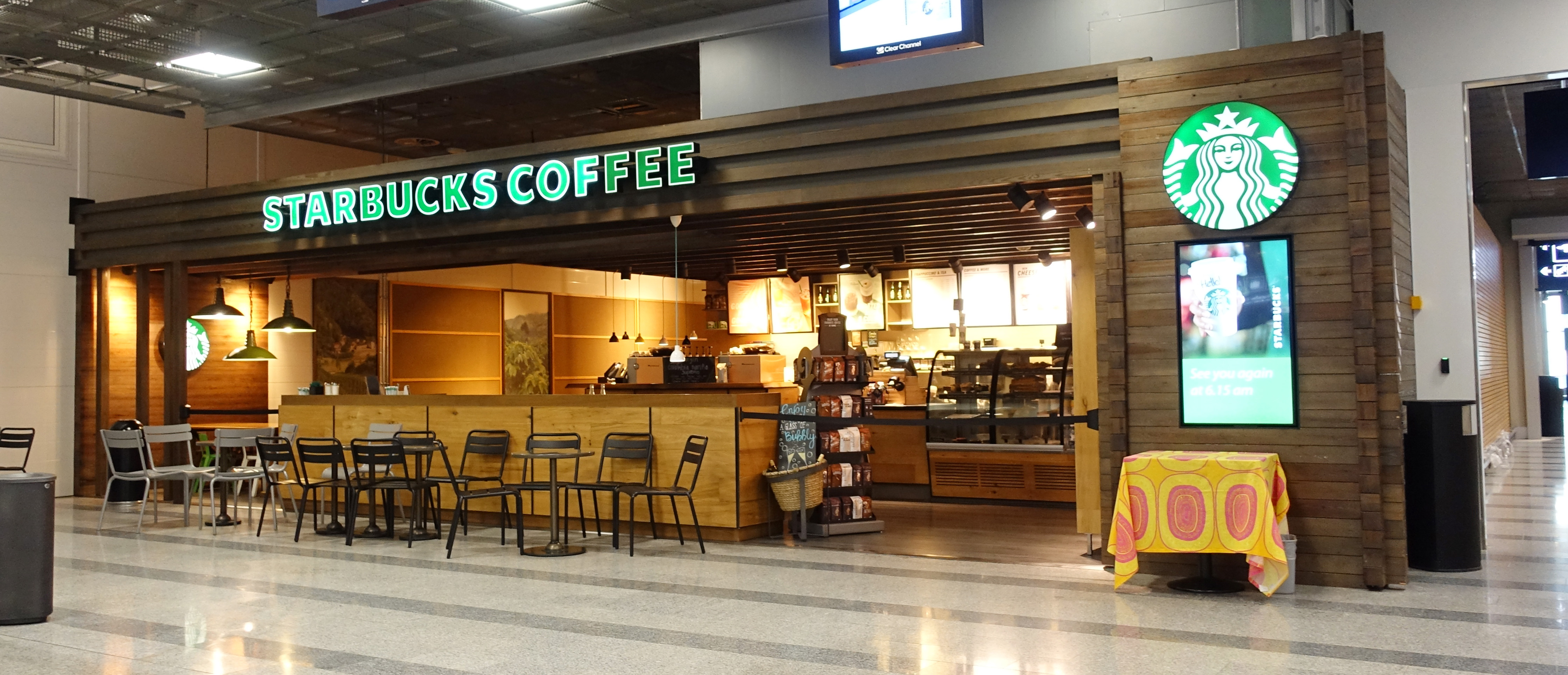Starbucks, vu à travers le conflit : quand les affaires et les crises mondiales se heurtent