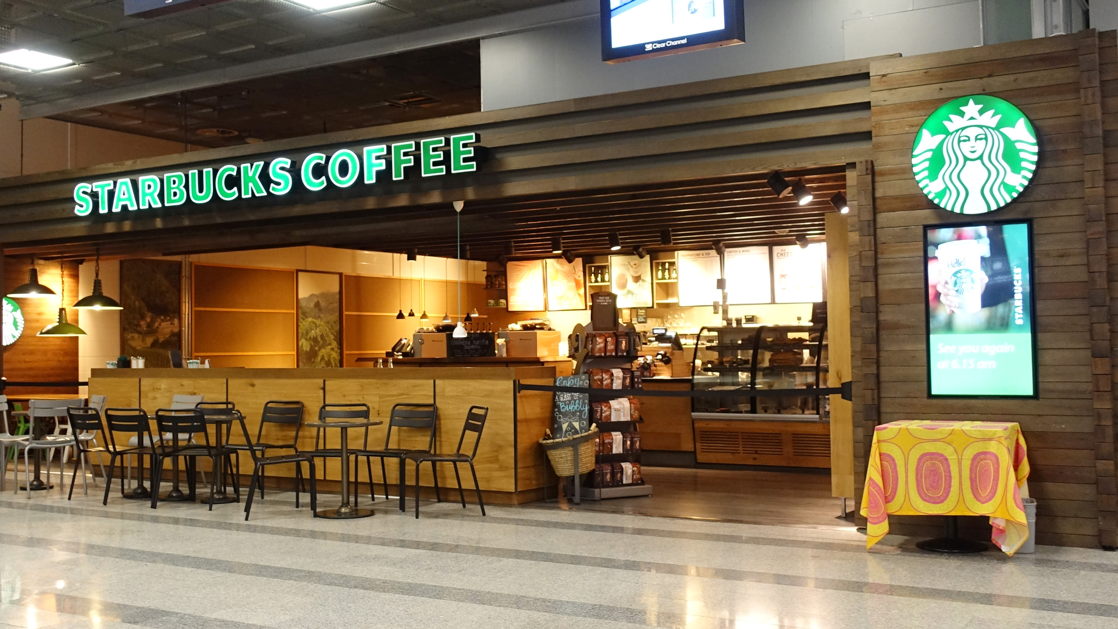 Starbucks, vu à travers le conflit : quand les affaires et les crises mondiales se heurtent