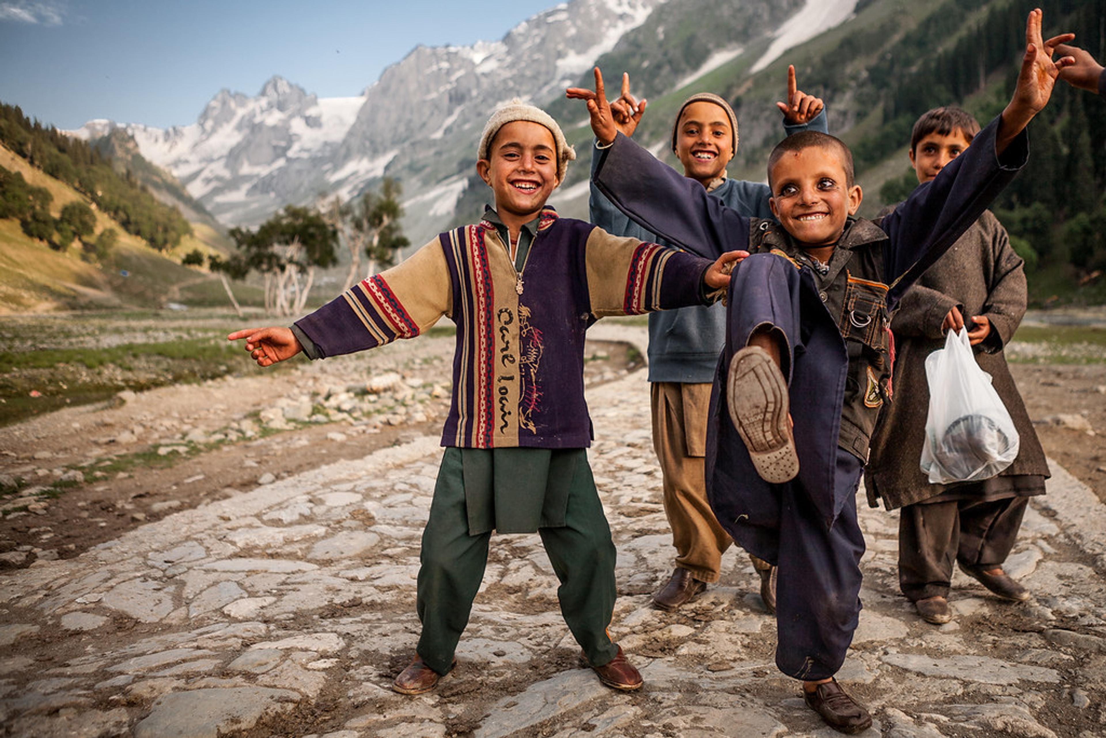 kids in Kashmir