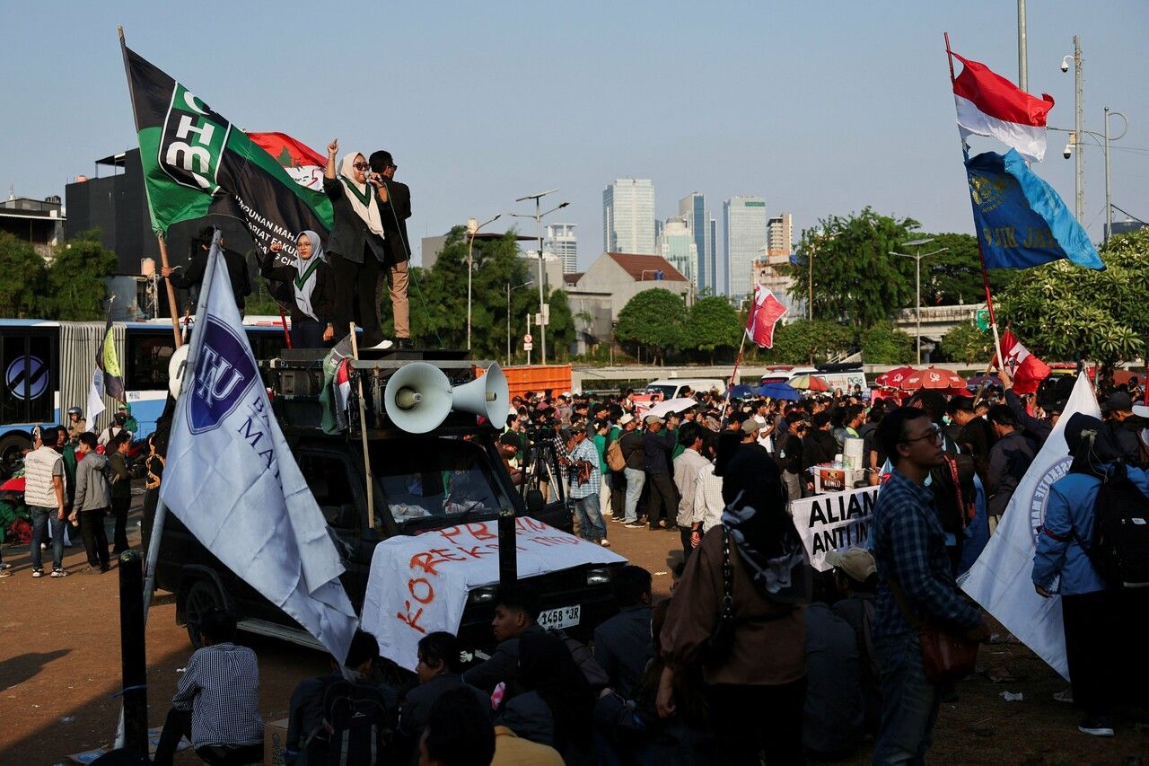 Protestas mortales en Indonesia estallan por los lujosos beneficios de los legisladores