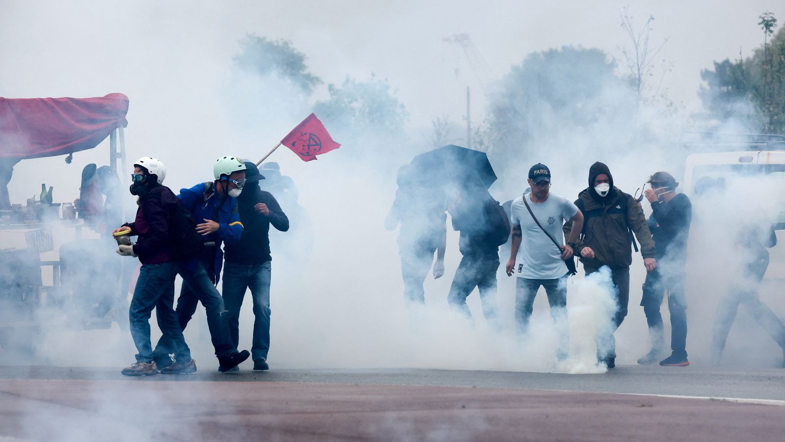 La France éclate en manifestations "Bloquez tout" : Qu'est-ce qui les a déclenchées, ce qu'elles signifient et ce qui va suivre.