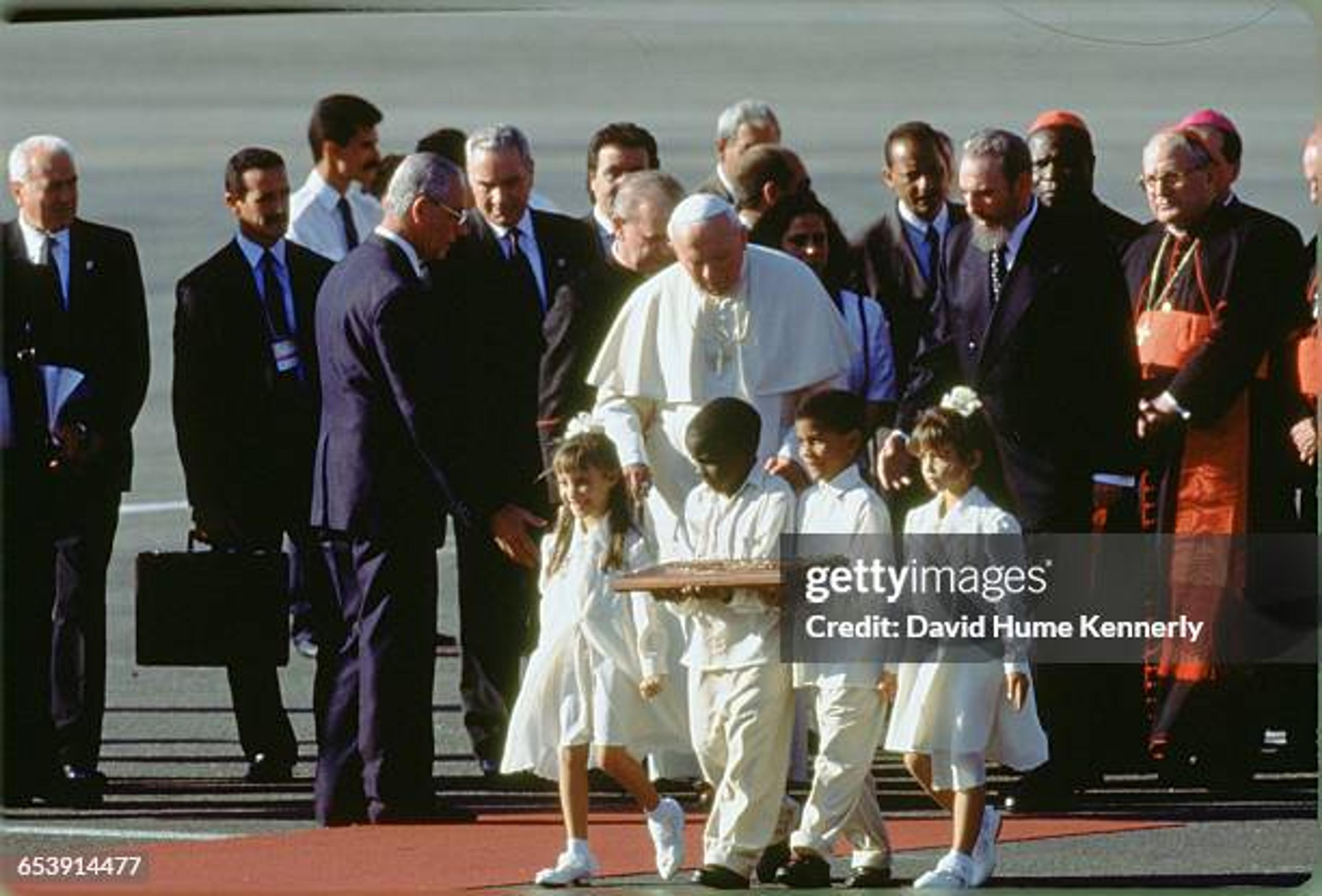 le pape Jean-Paul II arrivant à Cuba, 1998.
