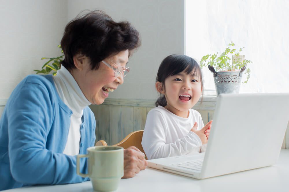How to Keep Seniors Happy at Home During the COVID-19 Pandemic