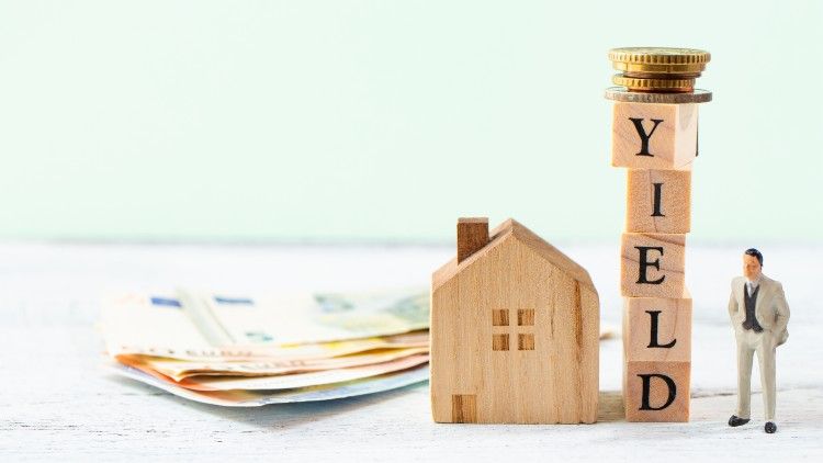 What is the Median Rental Yield by District in Singapore?