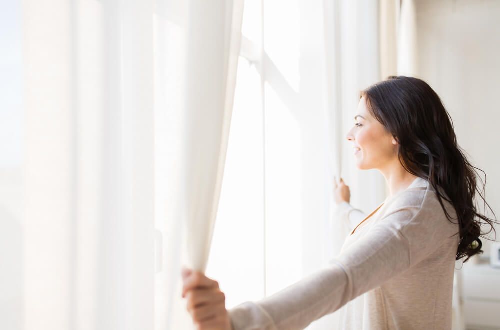 4 Home Maintenance Tips to Prevent Falling Window Panes