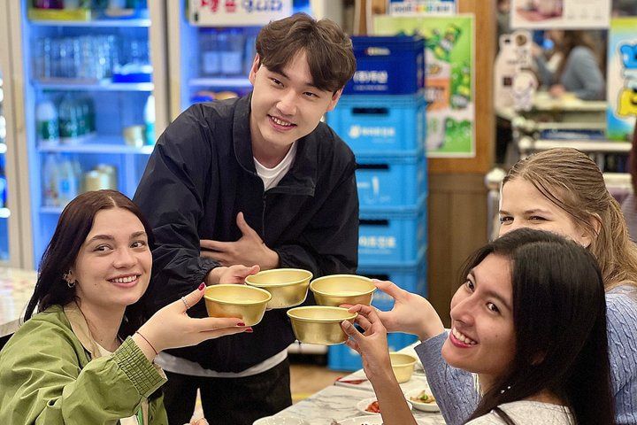 Palace, Gwangjang & Temple Night Food Run, Seoul — photo 1