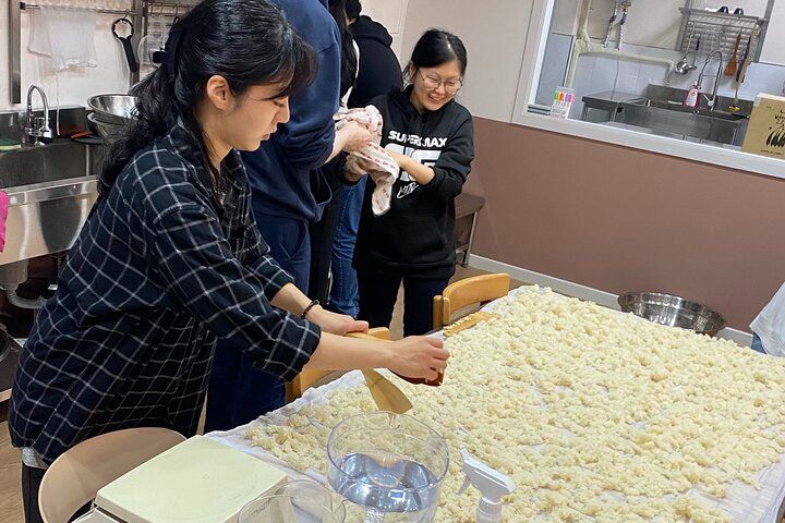 Makgeolli Brewing Class at a Working Seoul Brewery, Seoul — photo 2