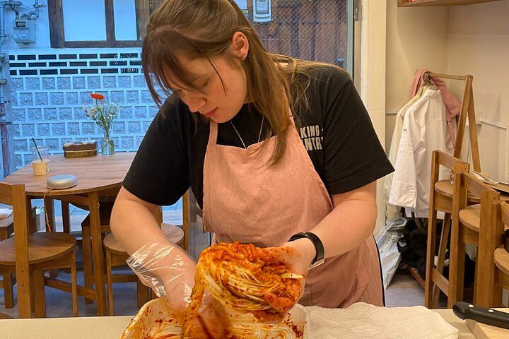 Private Kimchi Class near Gyeongbokgung Palace