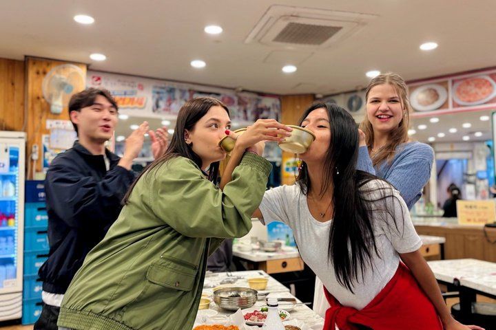 Palace, Gwangjang & Temple Night Food Run, Seoul — photo 2
