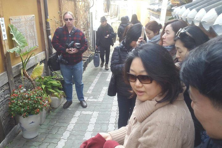 Bukchon Hanok Food Walk with Tea Tasting