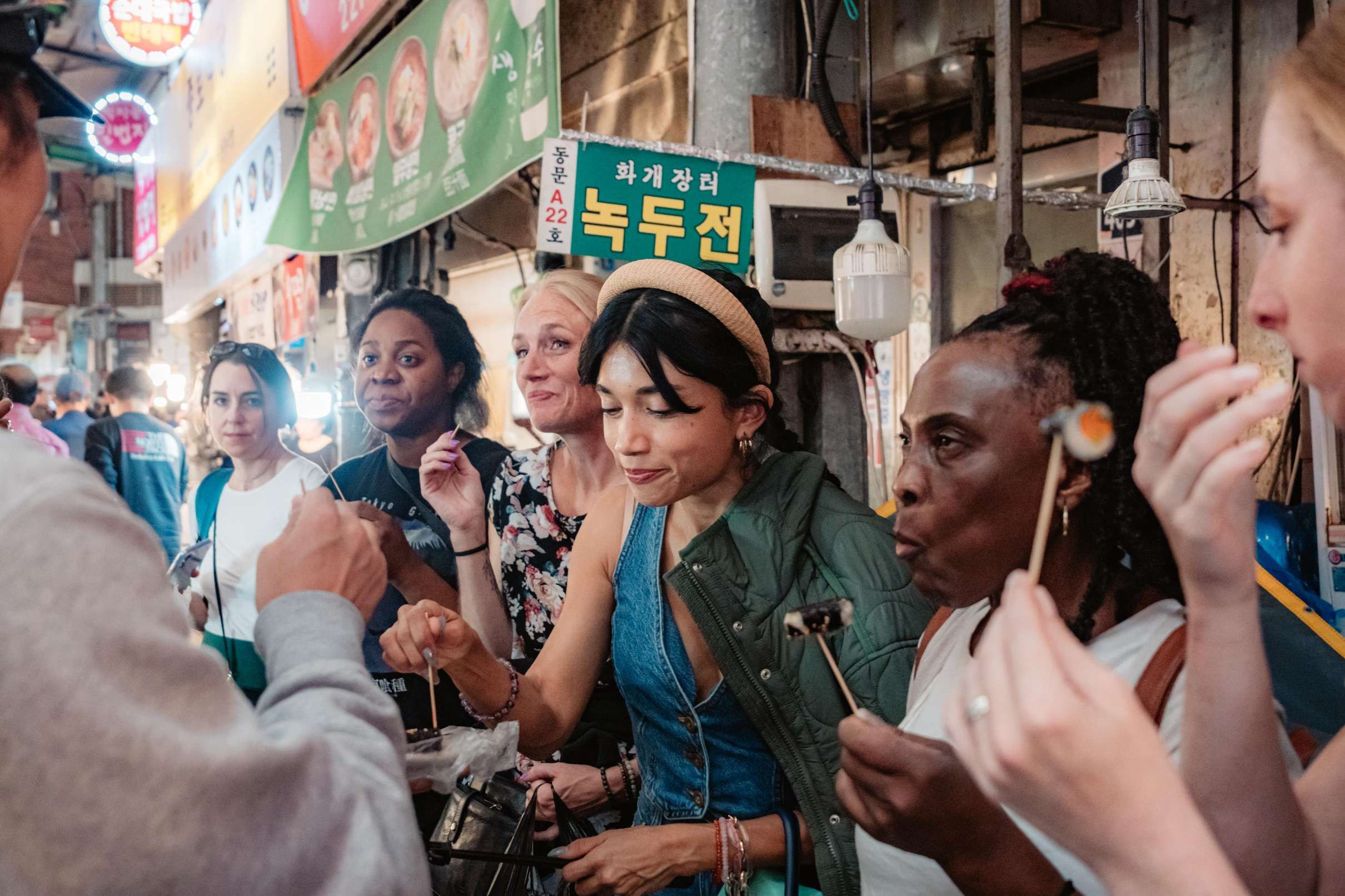Jongno Market Street Food Walk with Drinking Games, Seoul — photo 2