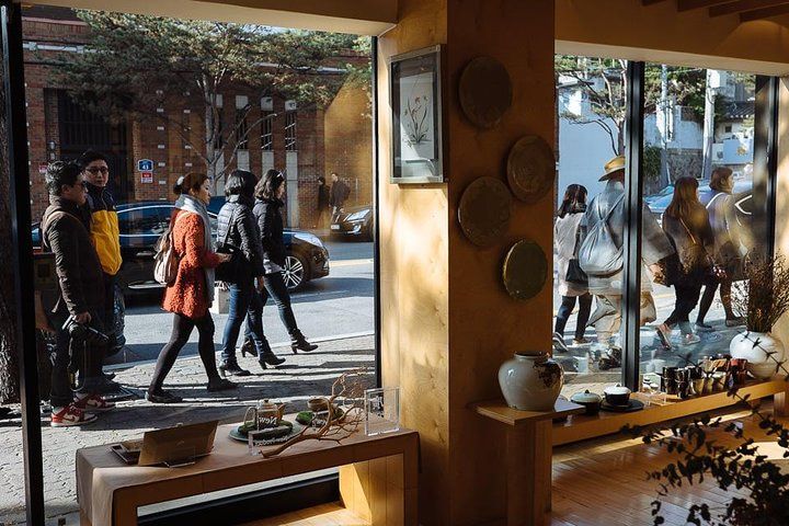 Bukchon Hanok Food Walk with Tea Tasting, Seoul — photo 1