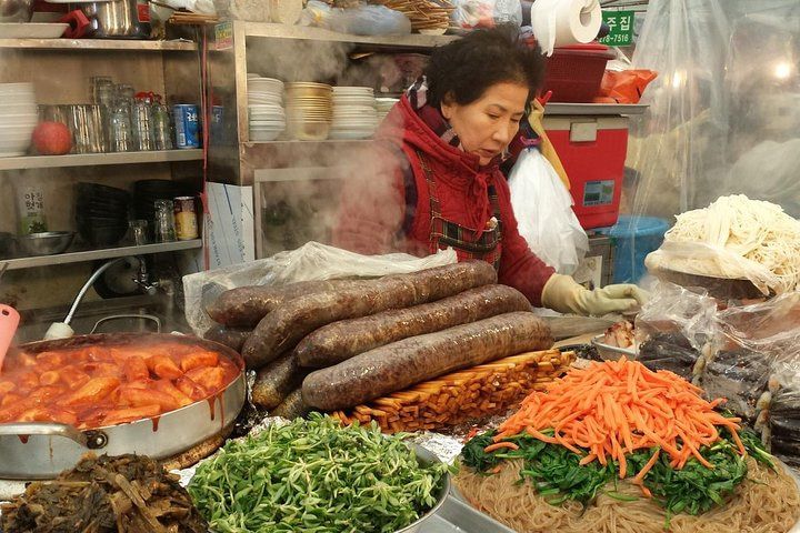 Han River Night Cruise & Gwangjang Market Walk, Seoul — photo 2