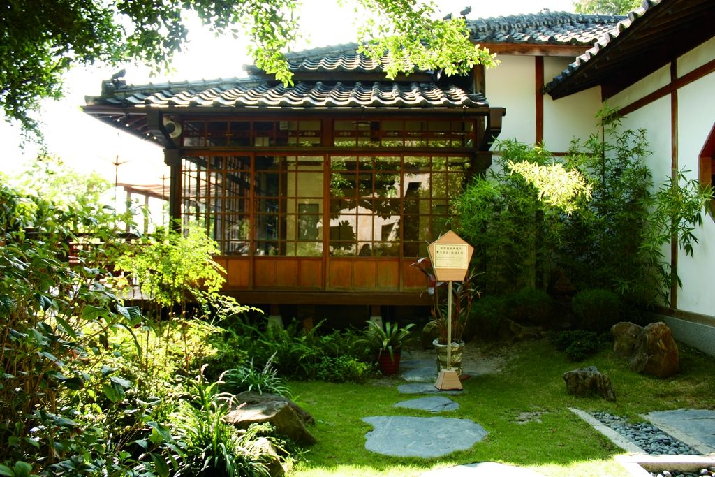 泡完湯後安靜的北投街道,放慢下來社區才會顯現