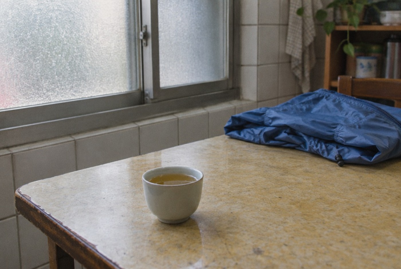 Illustration: Tea and a rain jacket during a break at home.
