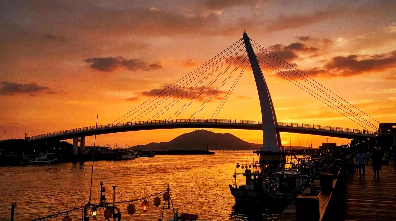 Sunset view from Fisherman's Wharf with Lover's Bridge silhouette