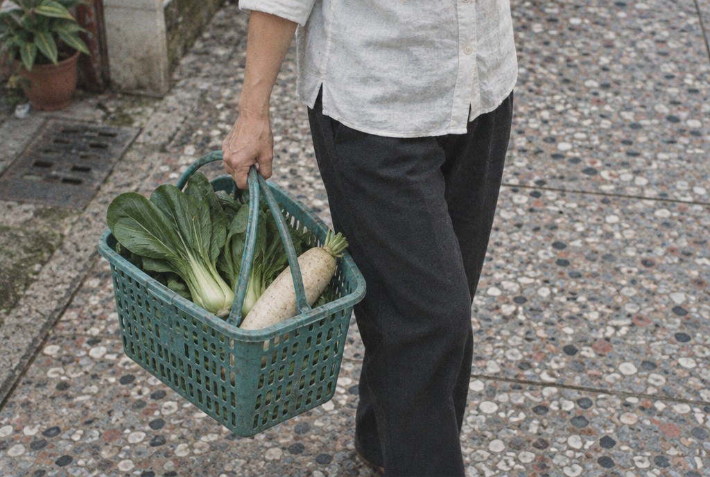 Illustration: Carrying a basket for a morning shop, not a specific market
