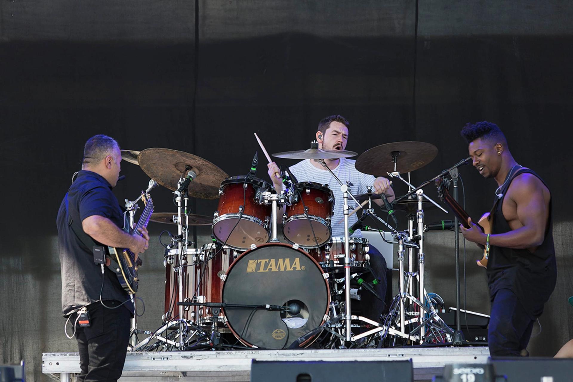 Foto de la banda Aniimals as Leaders tocando en vivo en concierto en Ciudad de México, fotografía por Alan Cortés