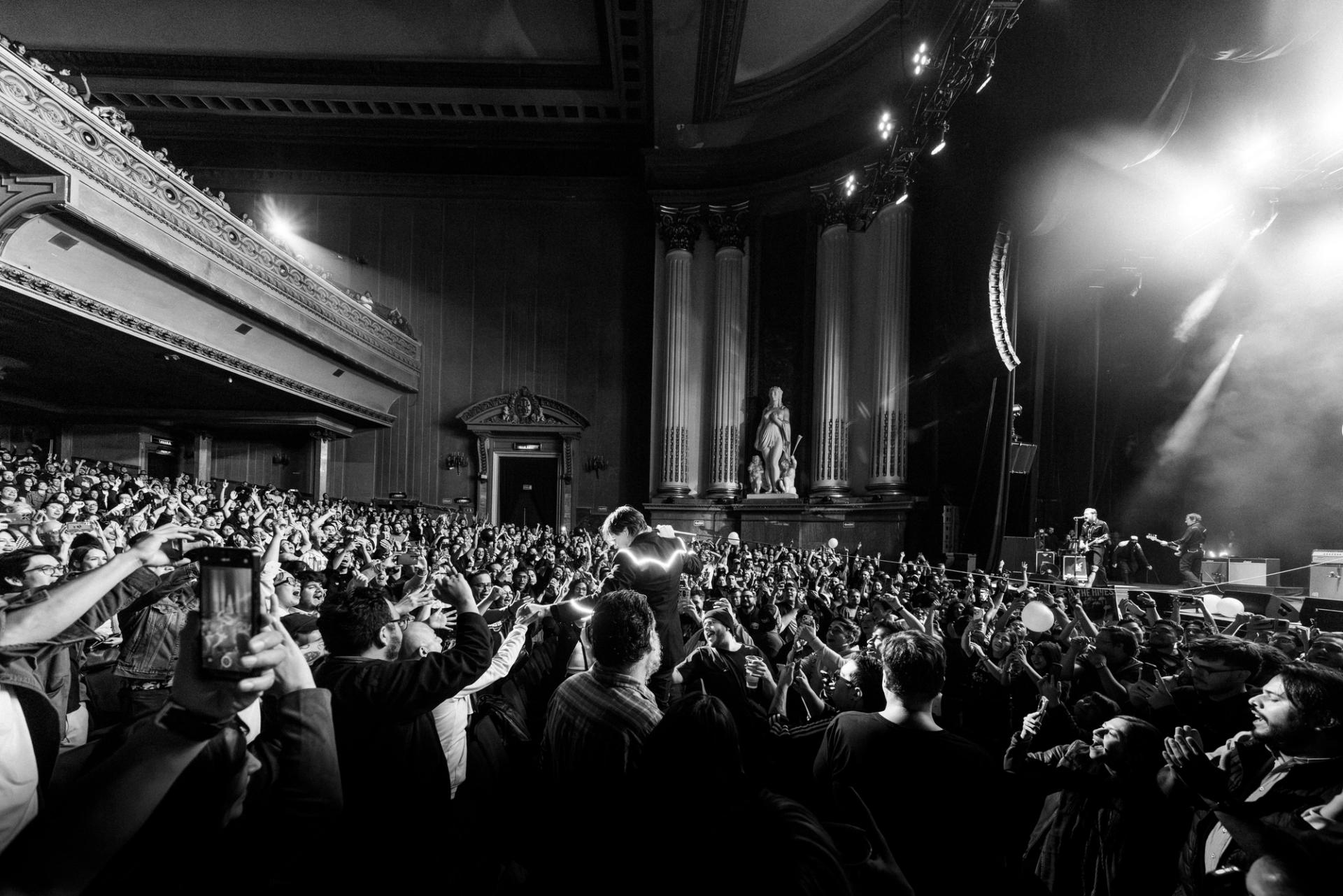 The Hives performing live on stage at Teatro Metropolitan in Mexico City, photographed by Alan Cortés