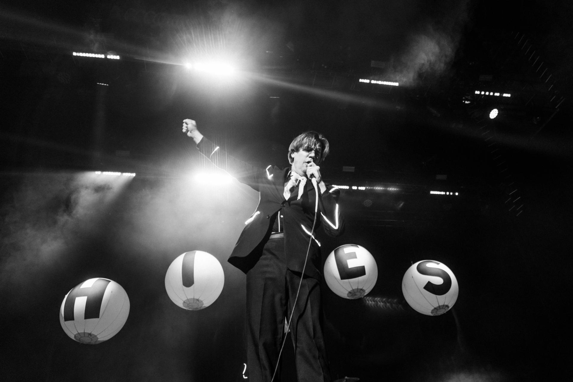 The Hives performing live on stage at Teatro Metropolitan in Mexico City, photographed by Alan Cortés