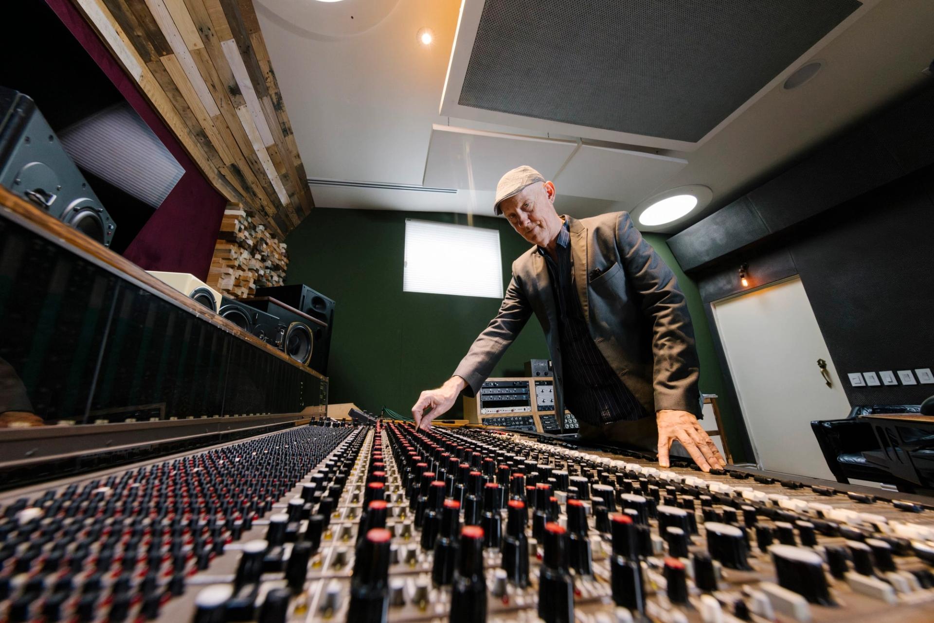 Phil Vinall portrait using a mixing desk, photographed by Alan Cortés in Mexico City